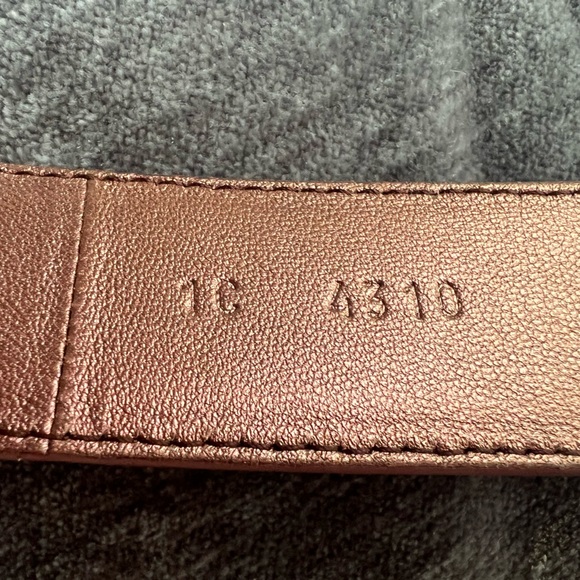 Auth. PRADA metallic dust pink leather belt with stone buckle, new without tags - Picture 8 of 13